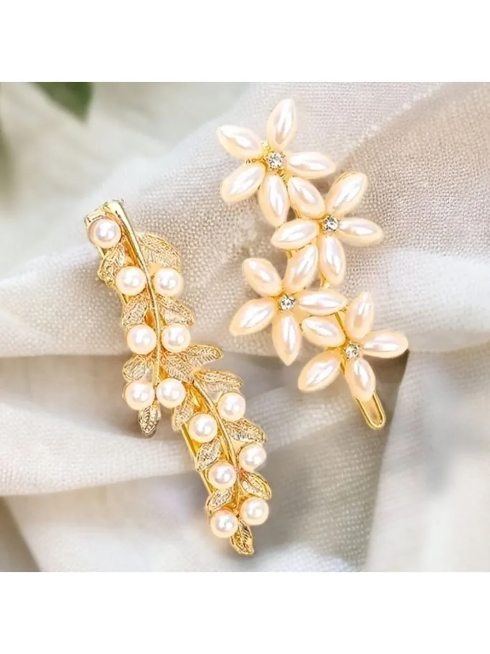 NWT 2 Pc Pearl and Crystal Hair Clip/ barette set